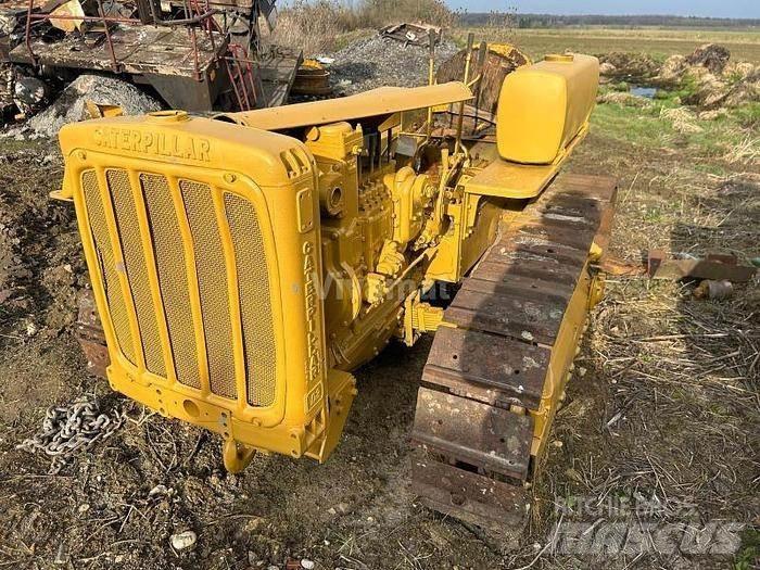 CAT D2 - Buldožeri guseničari