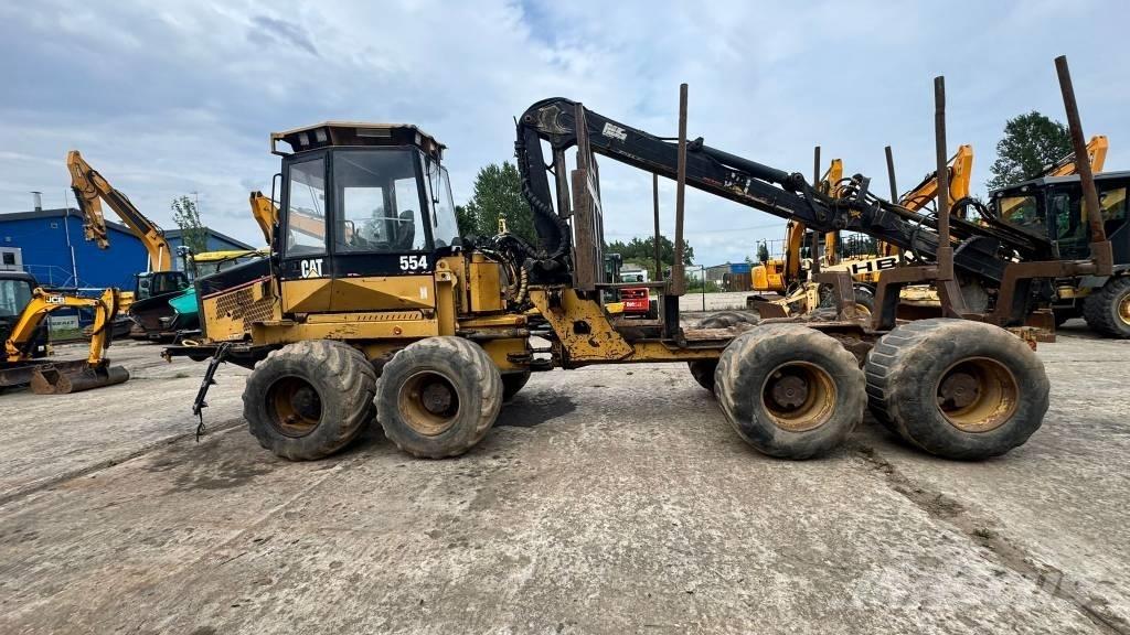 CAT 554 Forvarderi