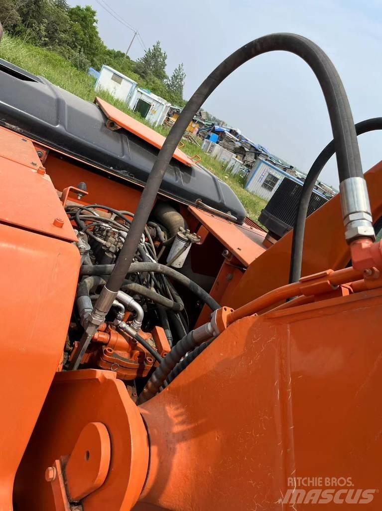 Doosan DH 300 Bageri guseničari
