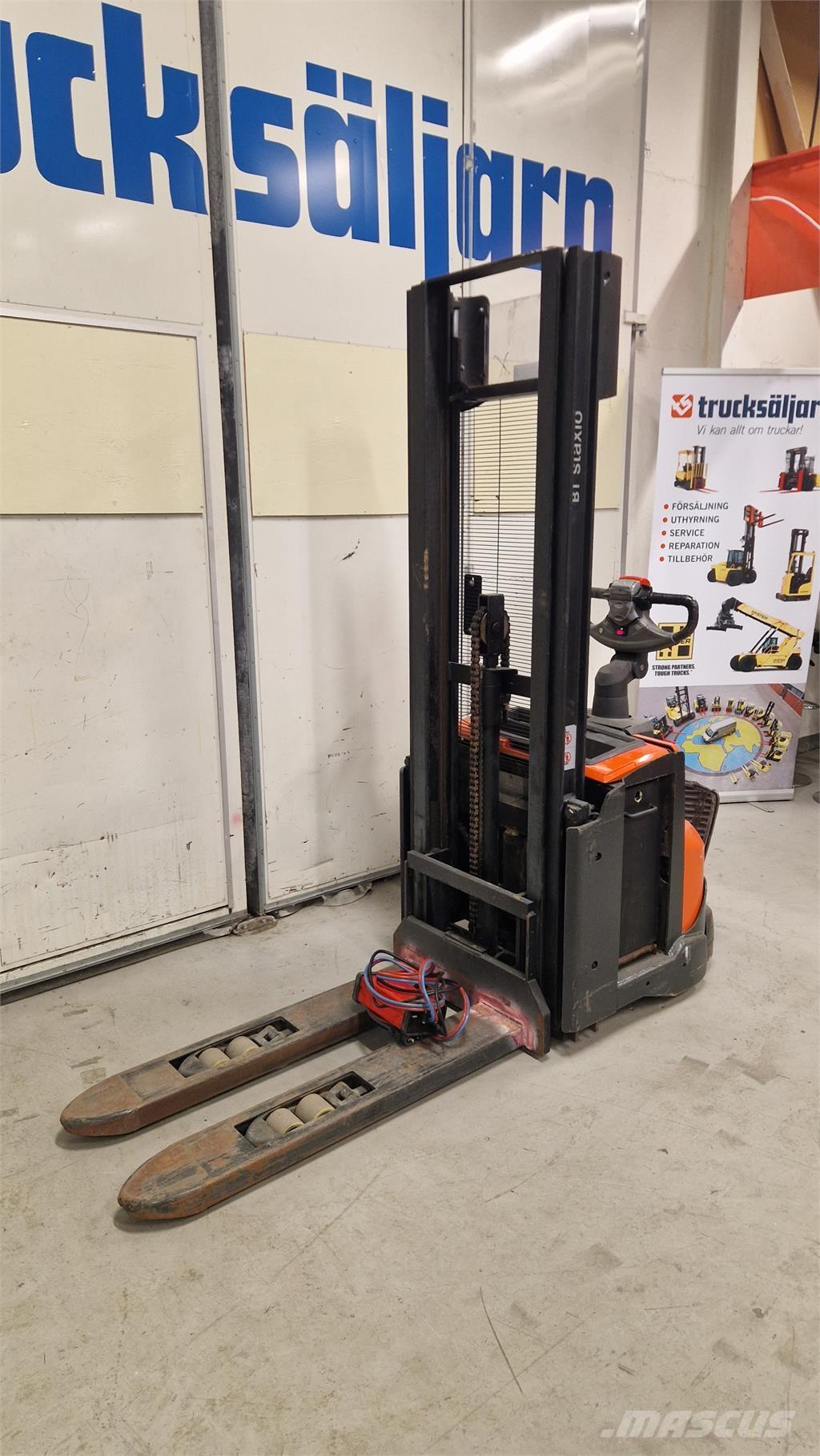 Toyota SWE120L Samopogonski ručni viljuškari