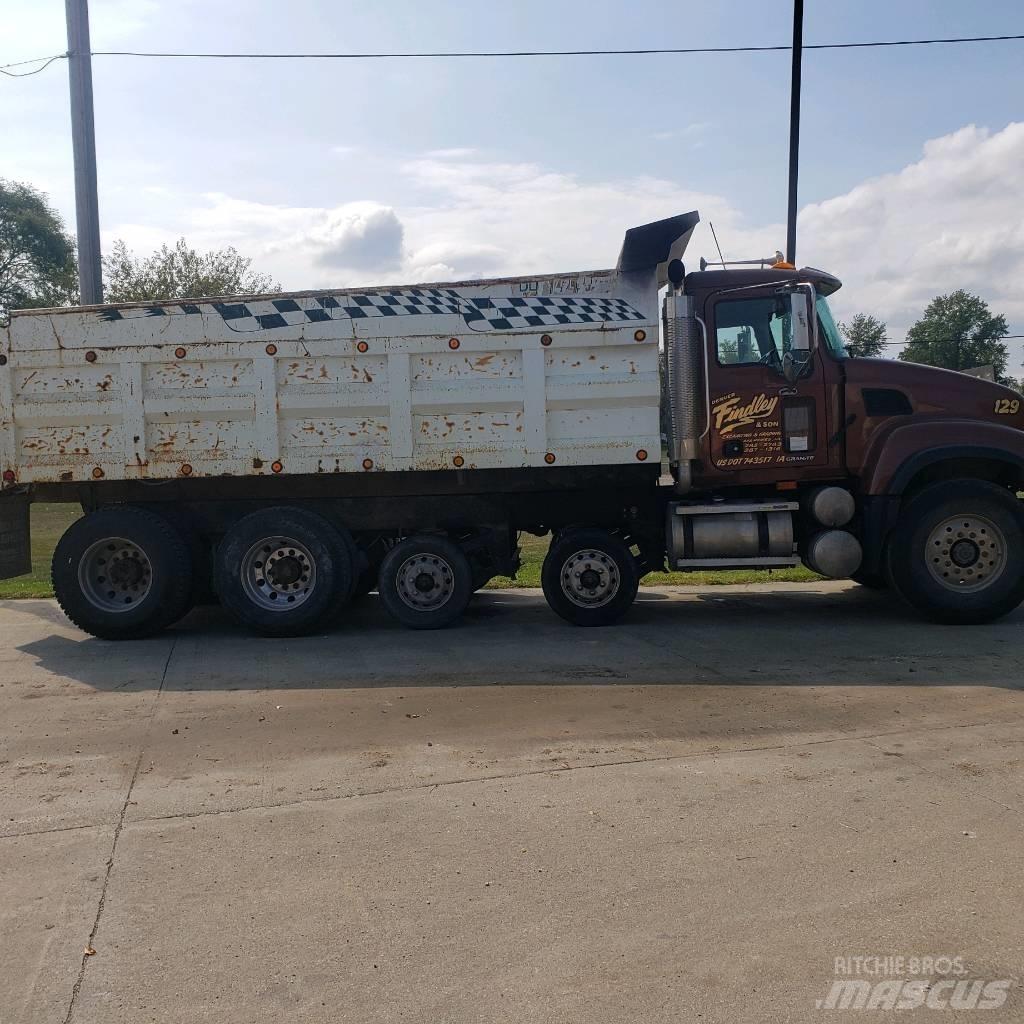 Mack CV 713 Kiperi kamioni