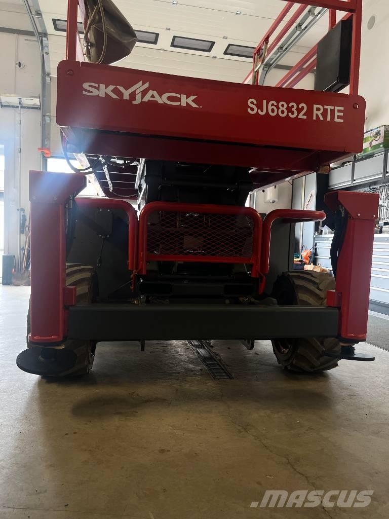 SkyJack SJ 6832 RTE Makazaste platforme