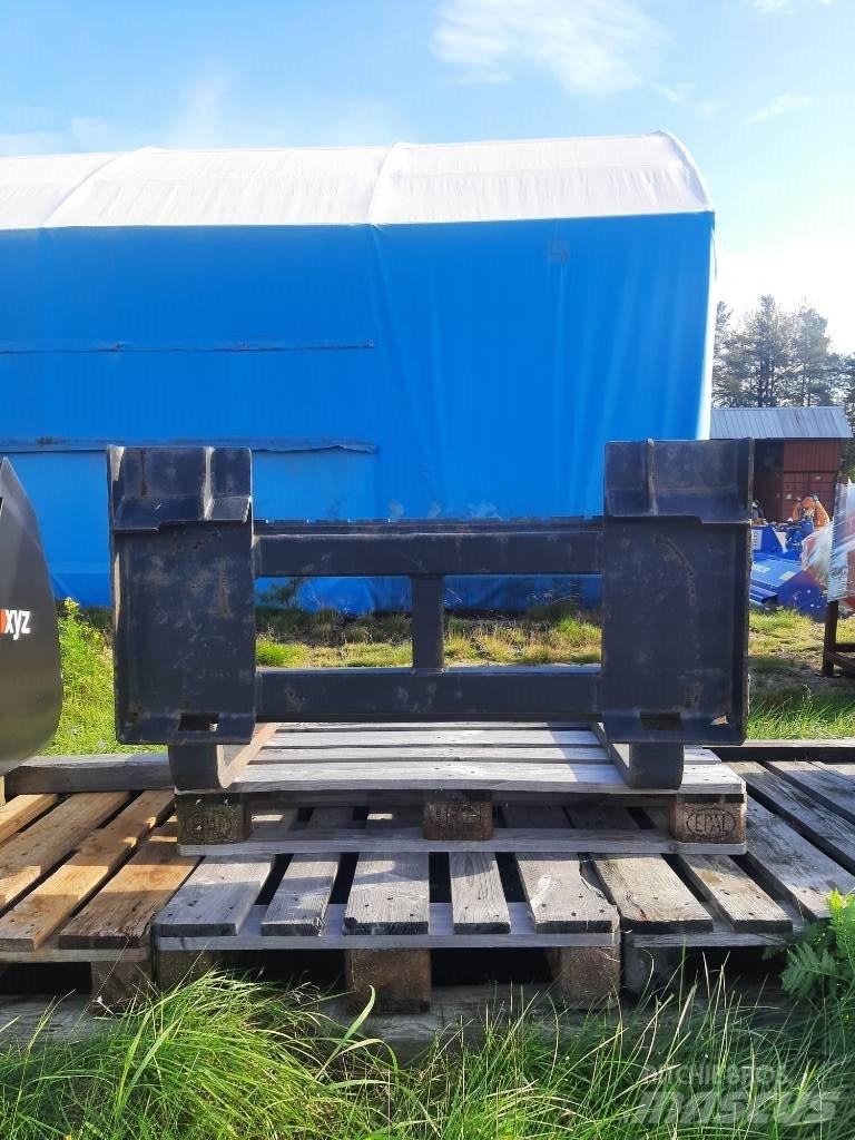  Pallgafflar CAT 906 Građevinarske viljuške