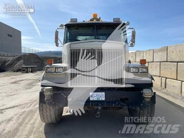 White/GMC WG Kamioni cisterne