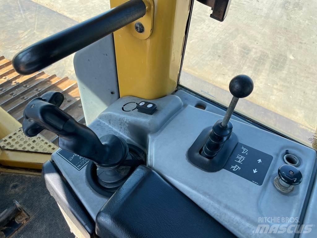 CAT D6N XL Buldožeri guseničari