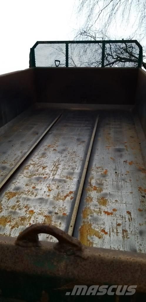 Sisu E11 Kiperi kamioni