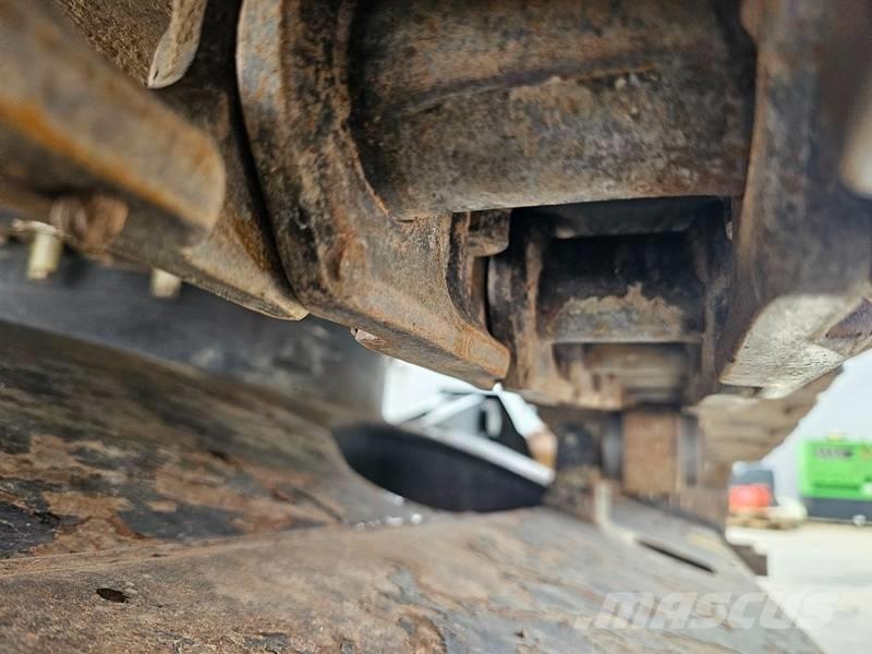 Hitachi ZX 135 US-6 Bageri guseničari