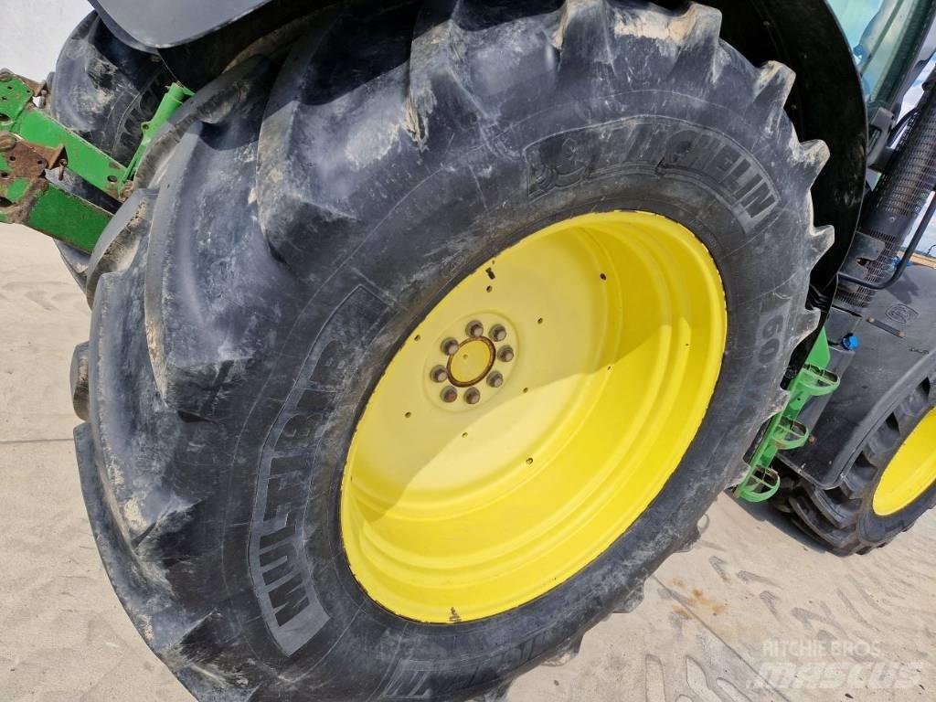 John Deere 6115 R Traktori