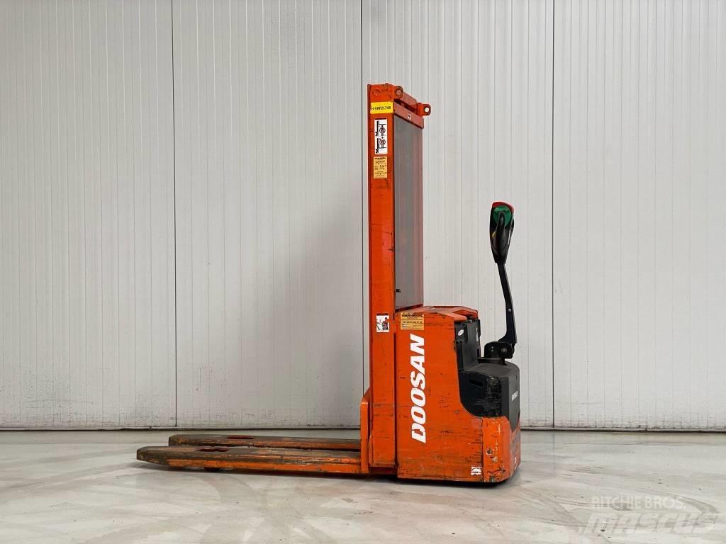 Doosan LEDS12.5C Ručni električni viljuškar