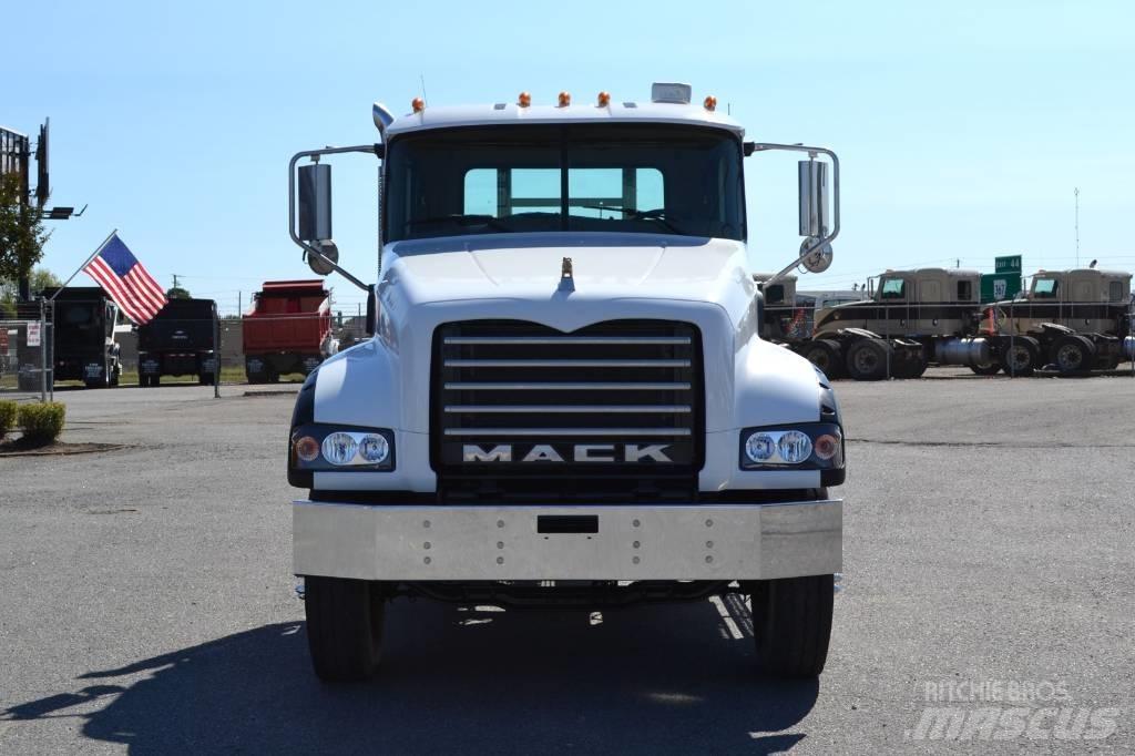 Mack Granite GU 713 Tegljači