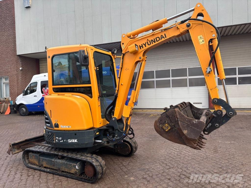 Hyundai 25 Z-9A Mini bageri < 7t