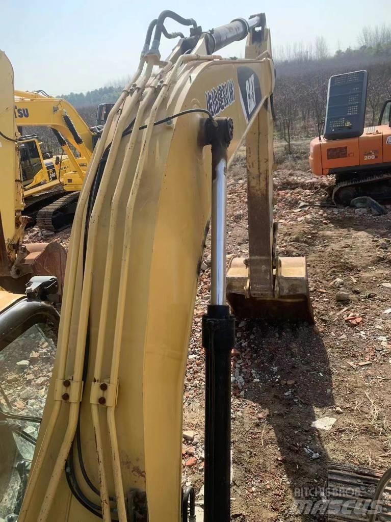 CAT 323D2 Bageri guseničari
