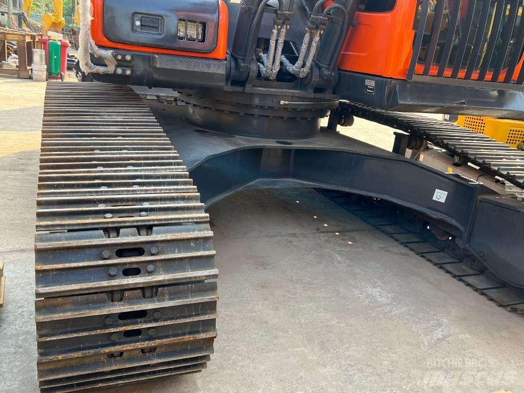 Doosan DX300 Bageri točkaši