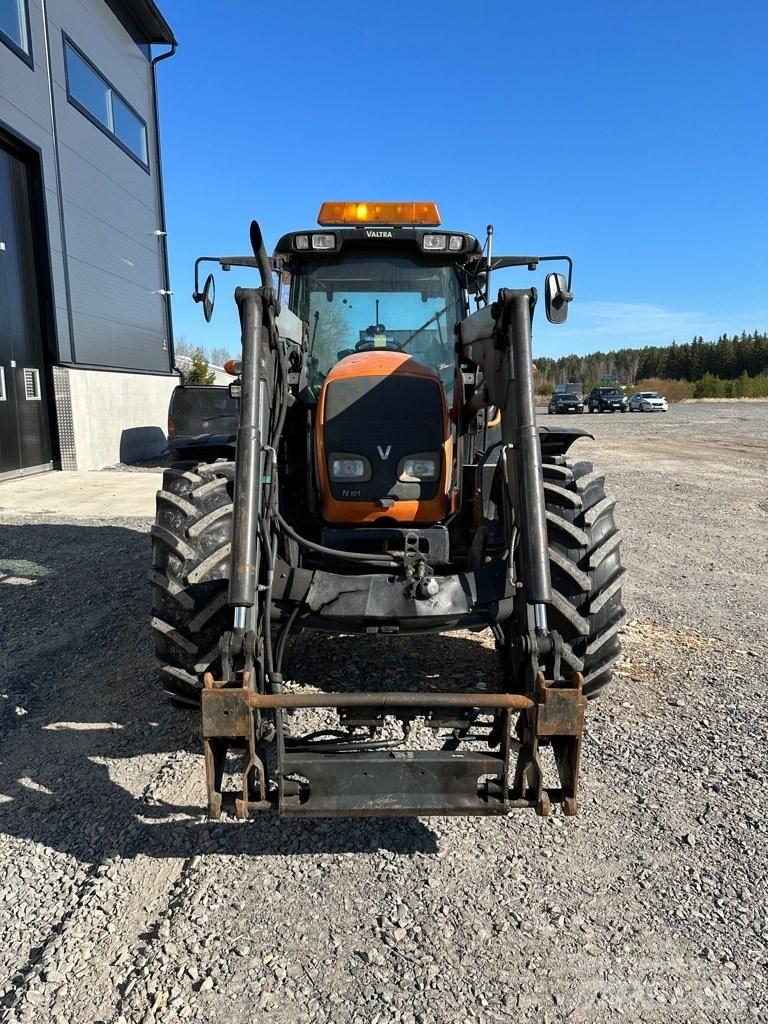 Valtra N101 Traktori