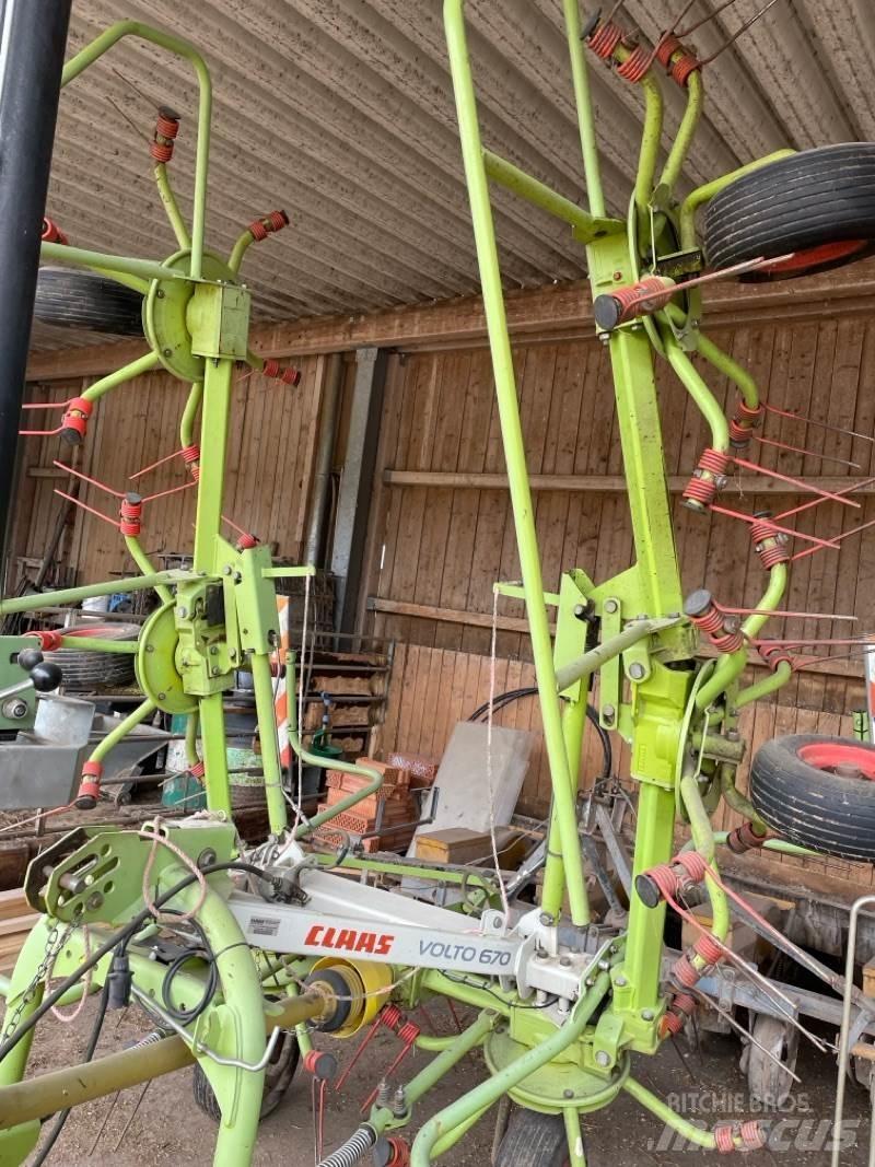 CLAAS Volto 670 Okretači i sakupljači sena