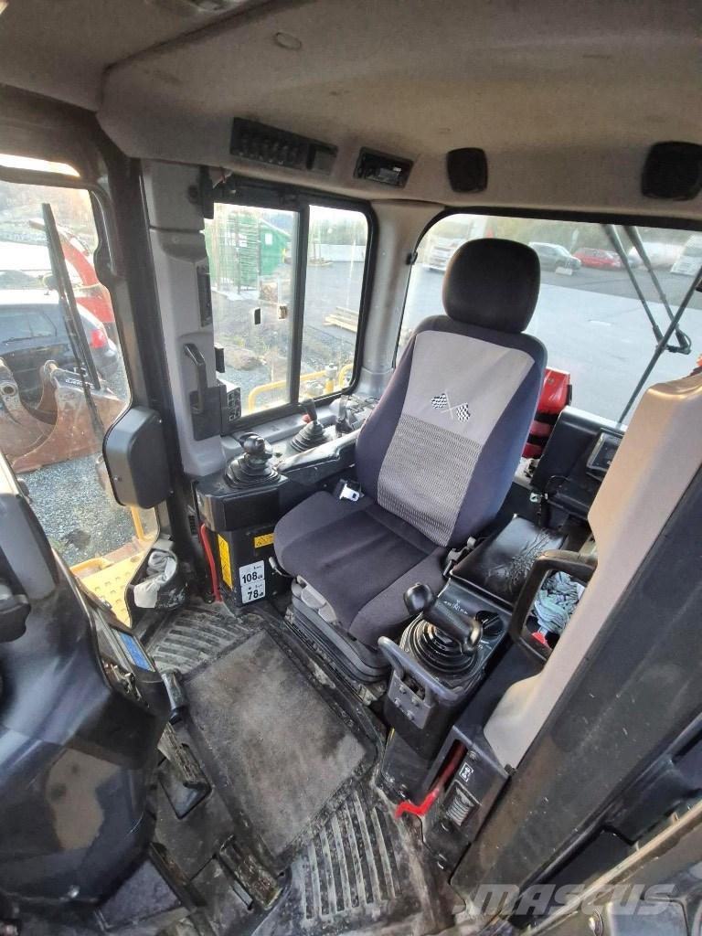 Komatsu D65 pxi Buldožeri guseničari