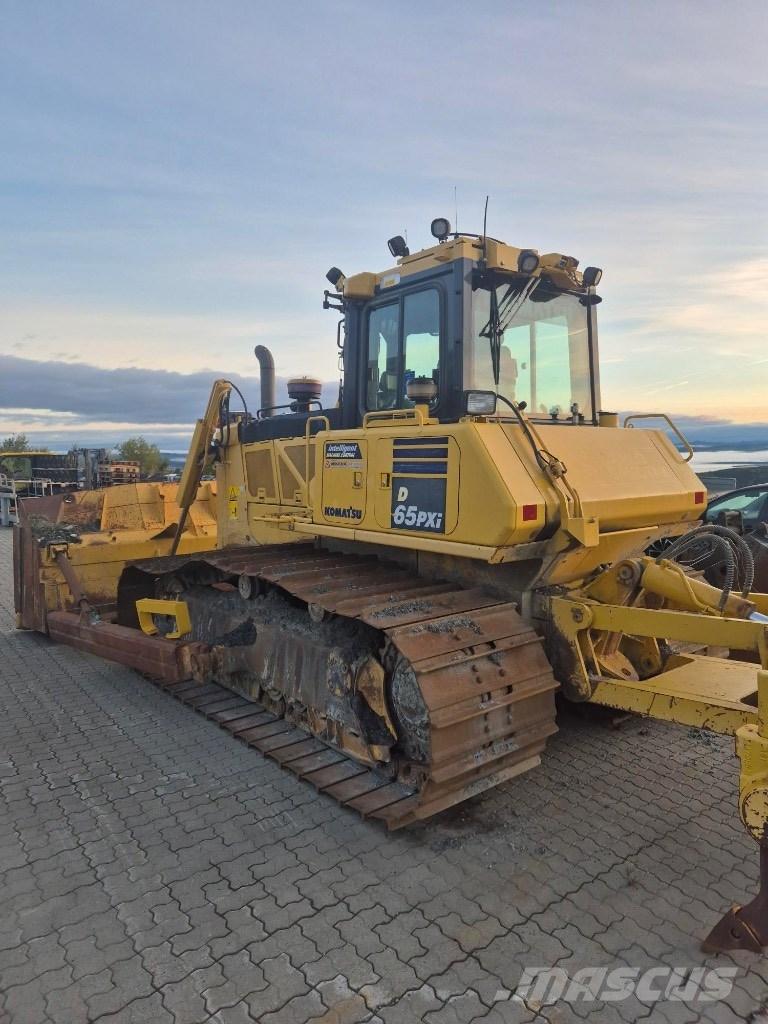 Komatsu D65 pxi Buldožeri guseničari