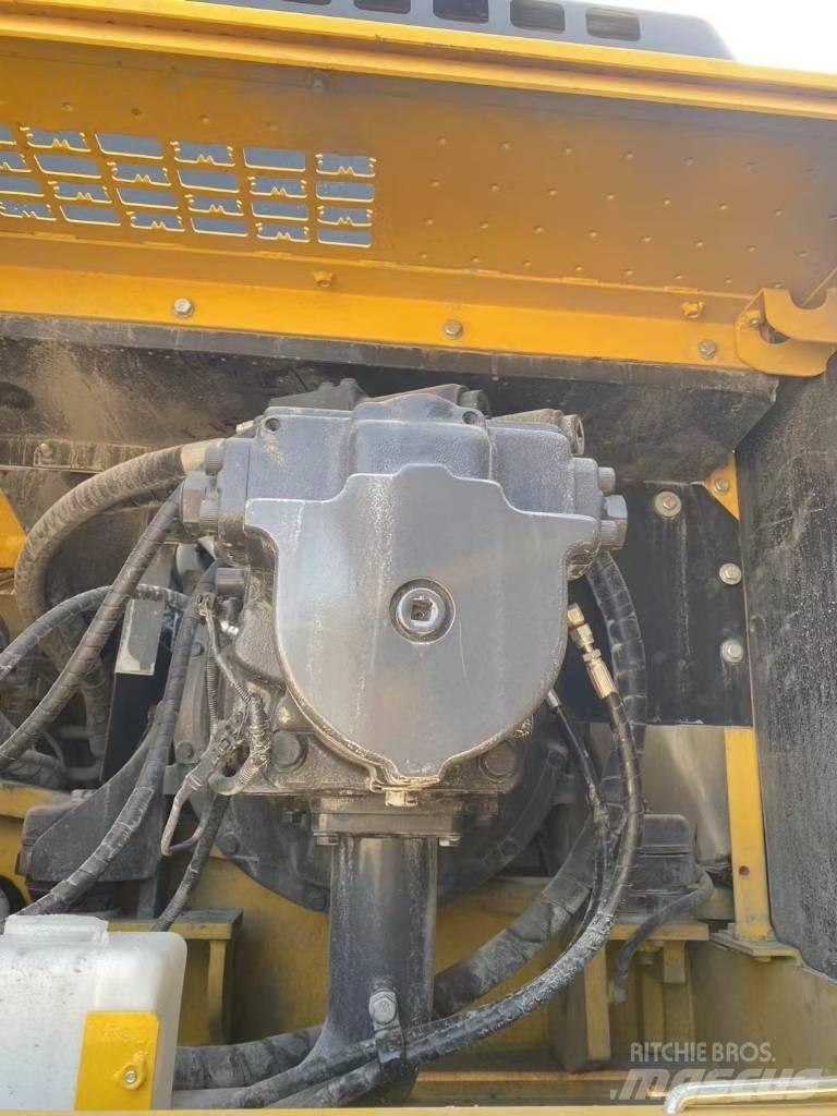 Komatsu 450LC-8 Bageri guseničari