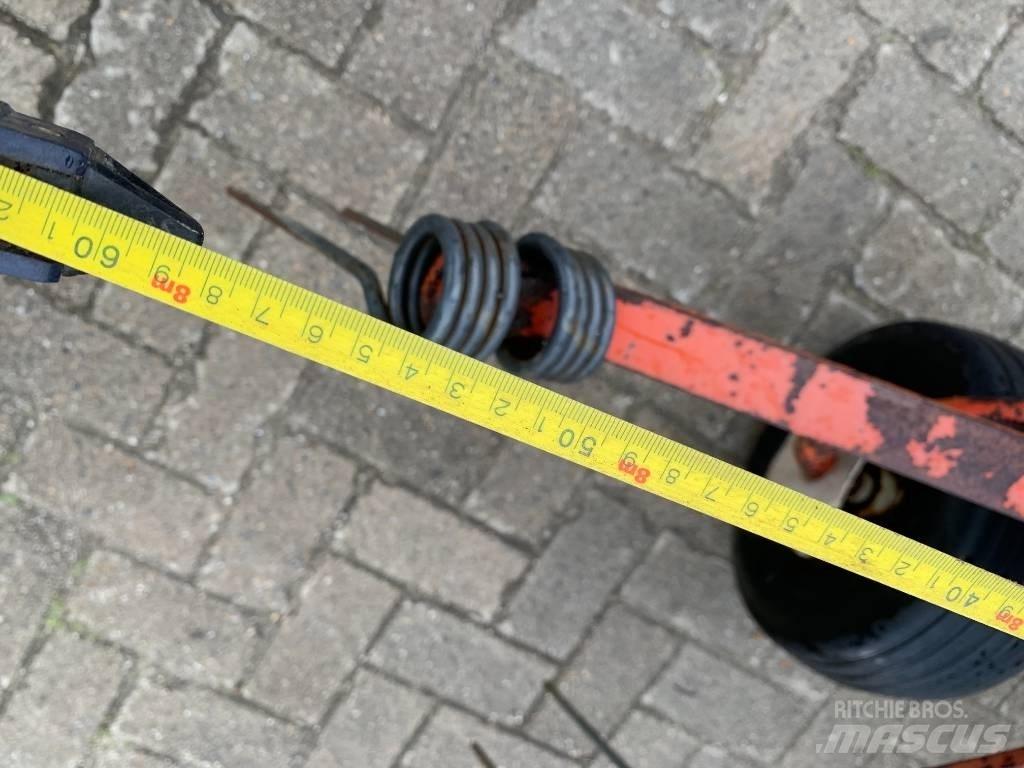 Kuhn 8 Poten Okretači i sakupljači sena