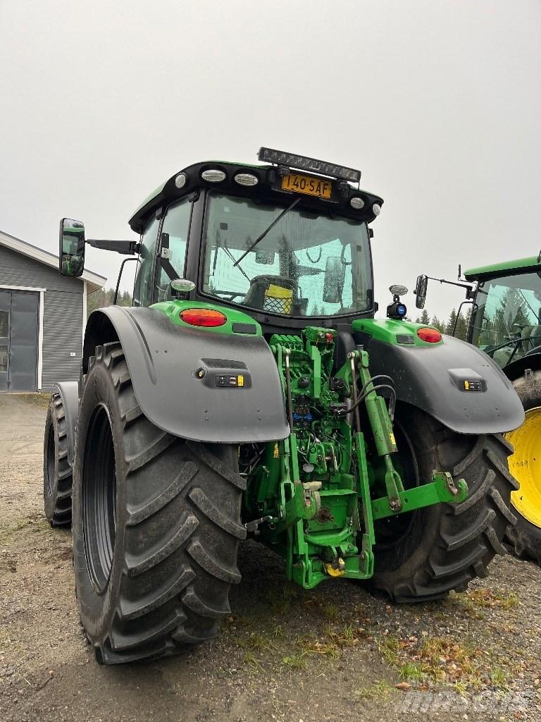 John Deere 6175 R Traktori