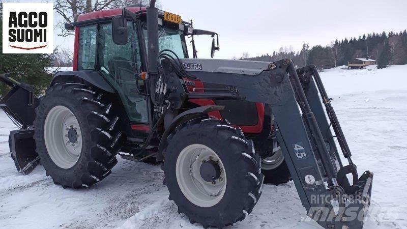 Valtra A92 Traktori