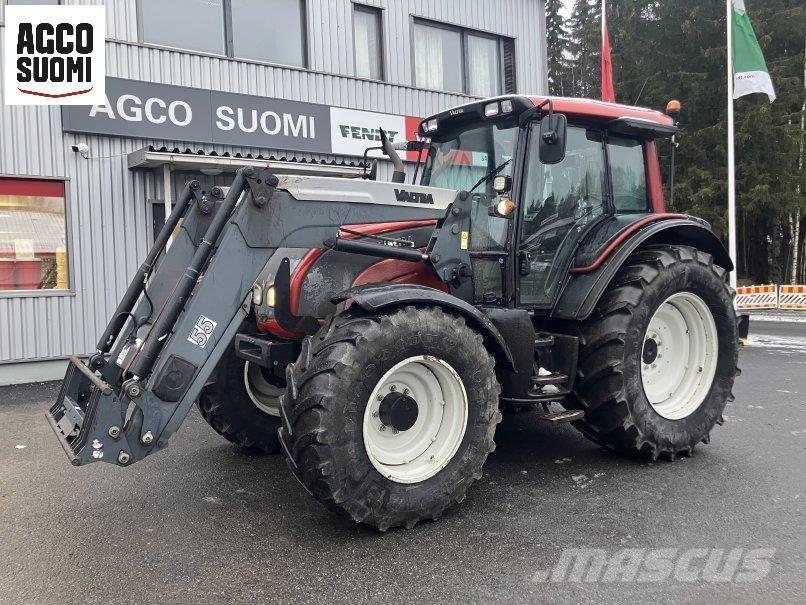 Valtra N121A Traktori