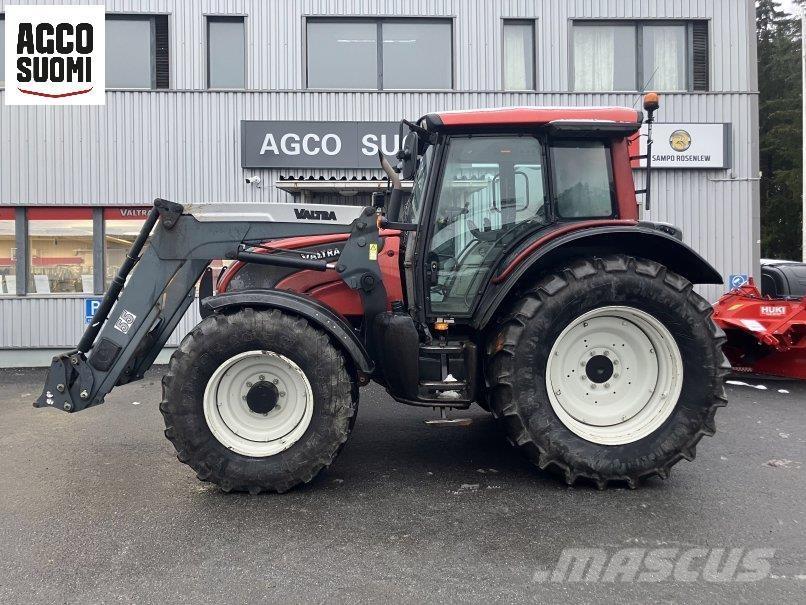 Valtra N121A Traktori