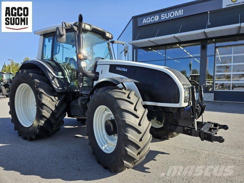 Valtra T151 EH Traktori