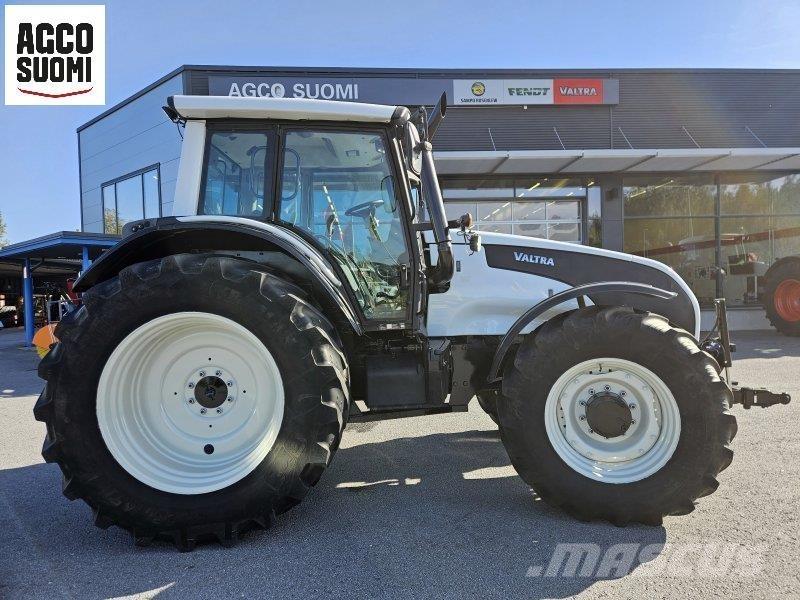 Valtra T151 EH Traktori