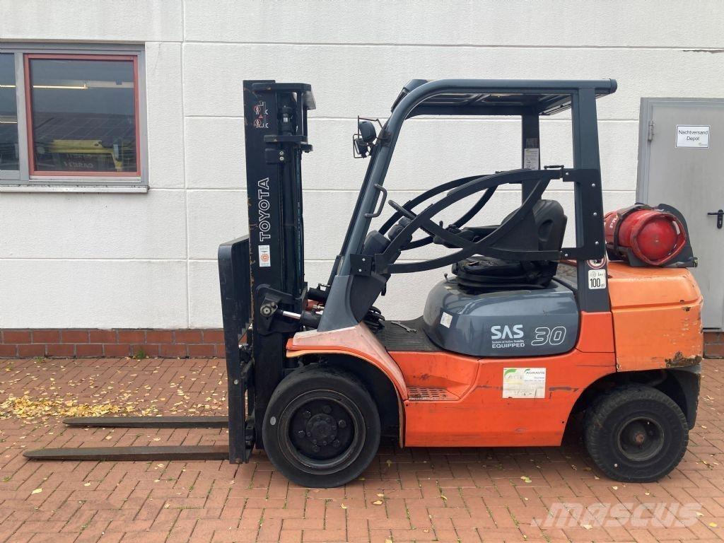 Toyota 02-7FGF30 Plinski viljuškari