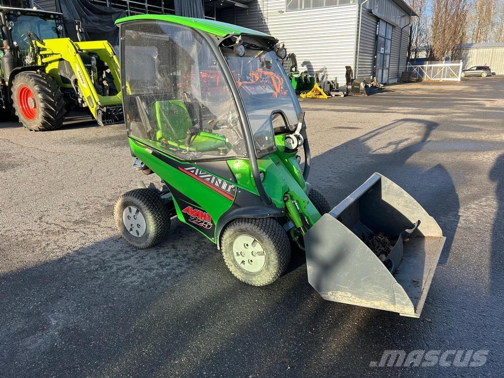 Avant 225 Višenamenski utovarivači