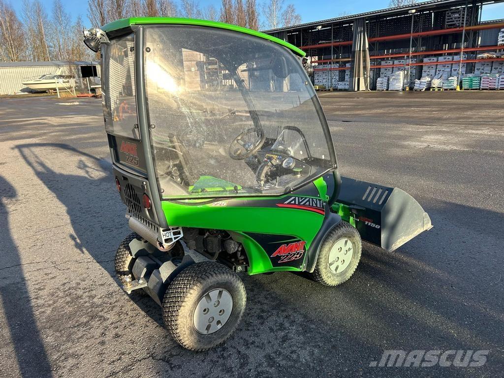 Avant 225 Višenamenski utovarivači