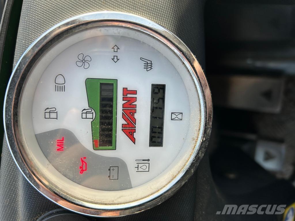 Avant 225 Višenamenski utovarivači