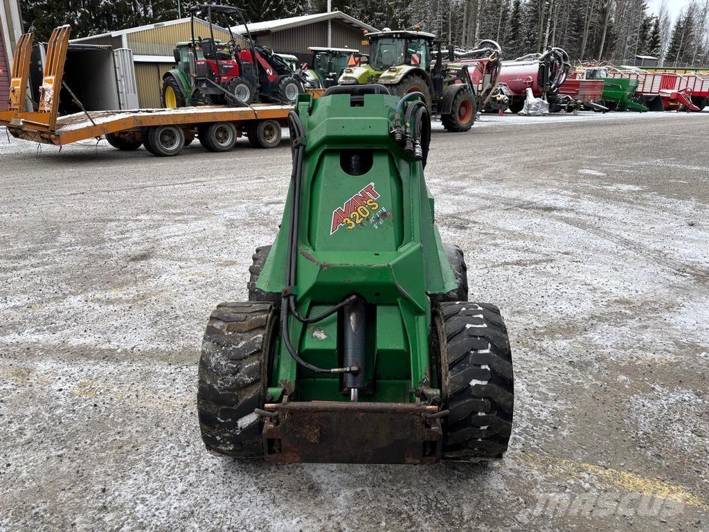 Avant 320 Višenamenski utovarivači