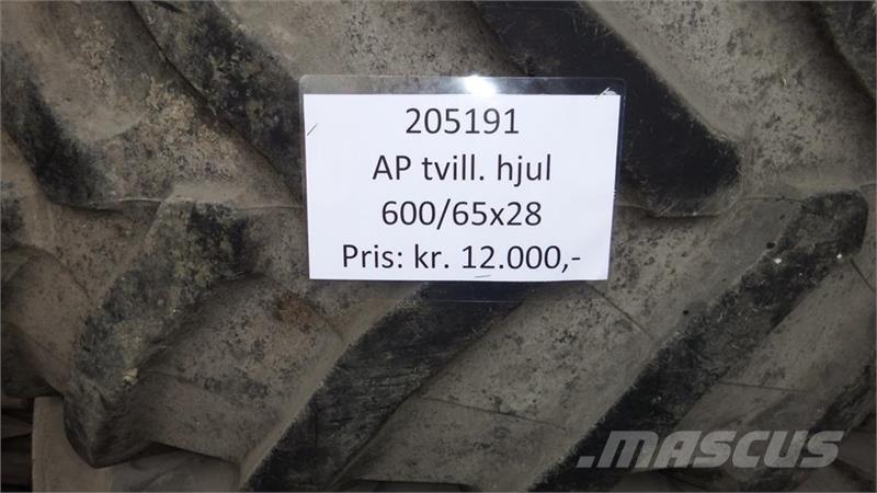 AP 600/65R28 Gume, točkovi i felne