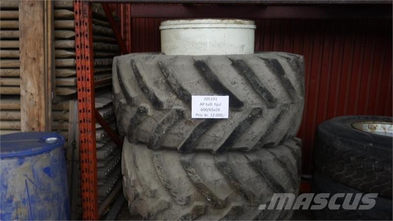 AP 600/65R28 Gume, točkovi i felne