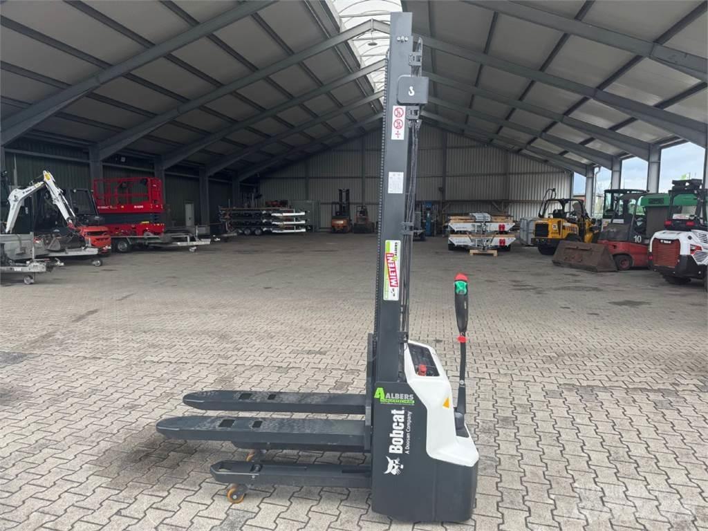 Bobcat LSM12N-7 i Ručni električni viljuškar