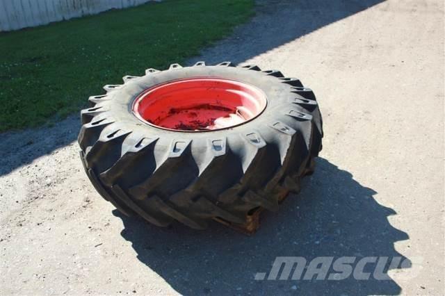  30 18.4-30 Gume, točkovi i felne