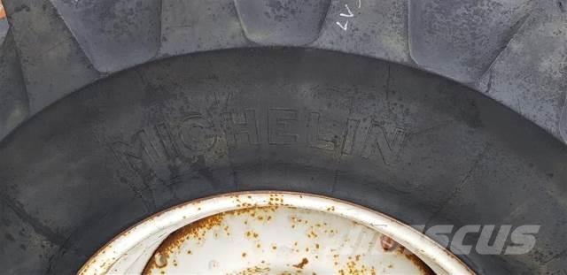  30 23.1R30 Gume, točkovi i felne