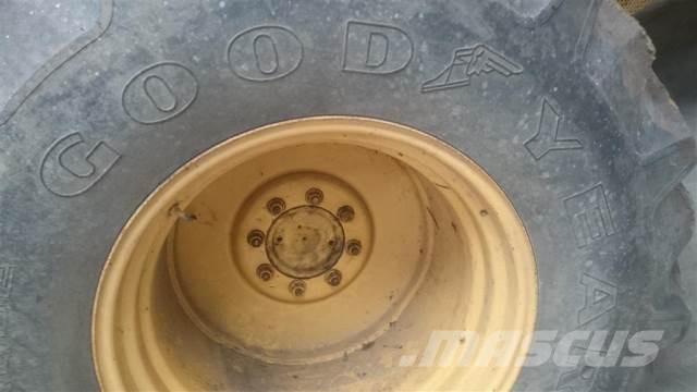  32 30,5L-32 Gume, točkovi i felne