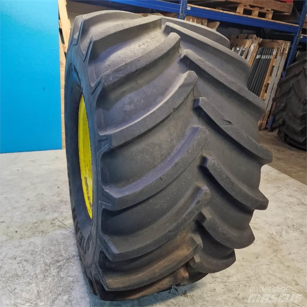  32 900/55 R32 Gume, točkovi i felne