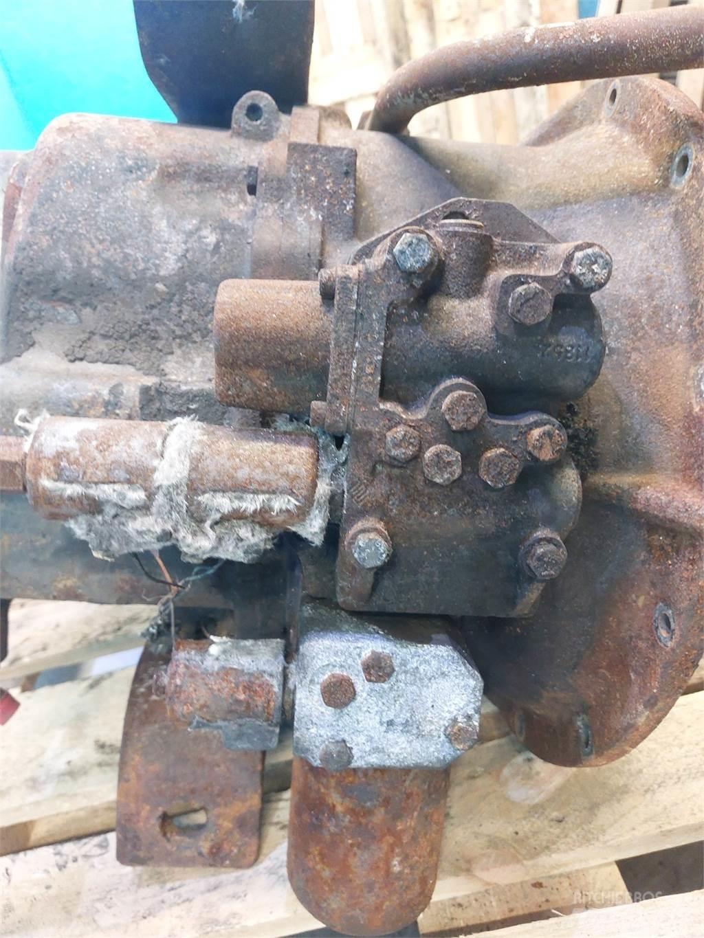 CASE 580 SLE Transmisija