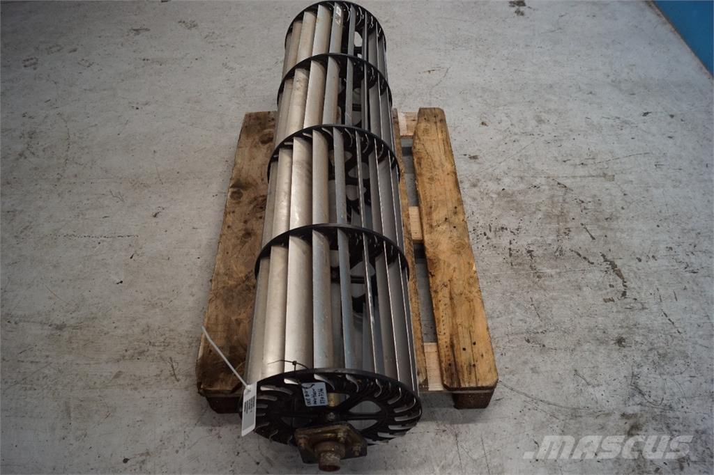 CASE 8010 Posipači soli i peska