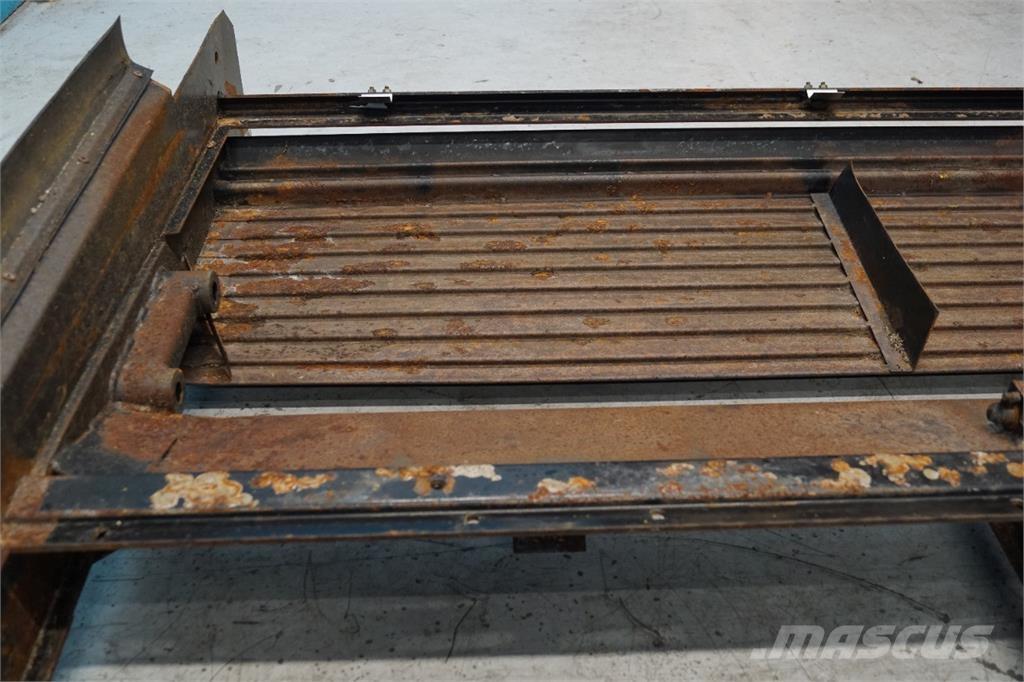 CASE 8010 Posipači soli i peska