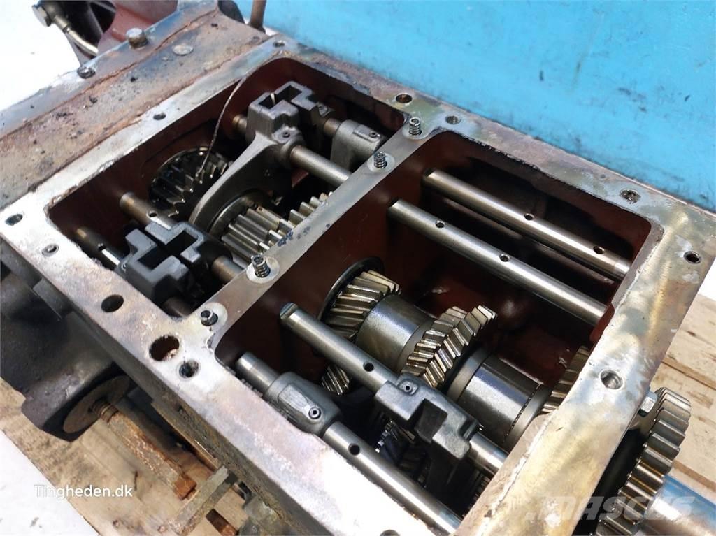 CASE Farmall 95A Menjač