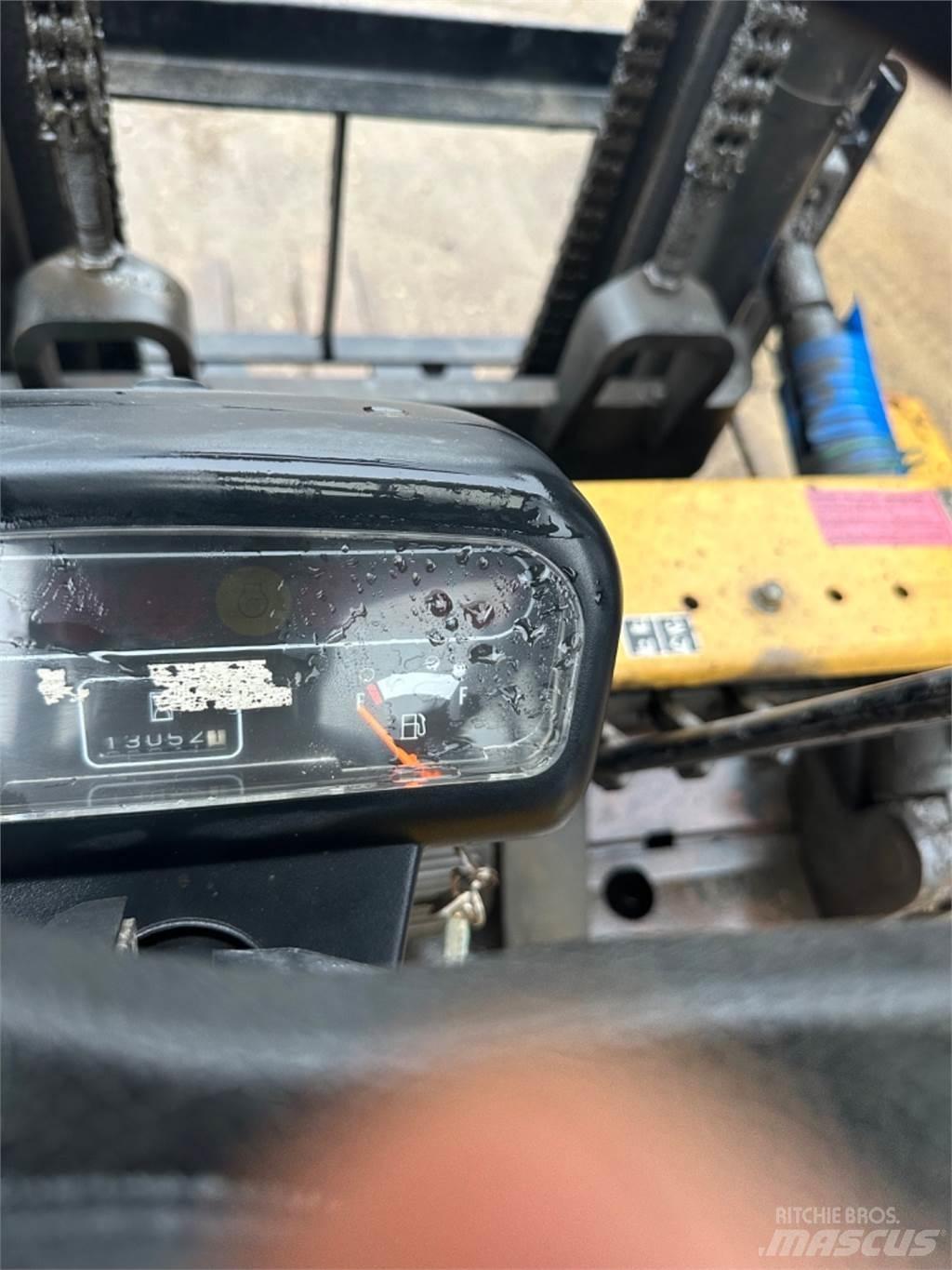 CAT DP40 Dizelski viljuškari