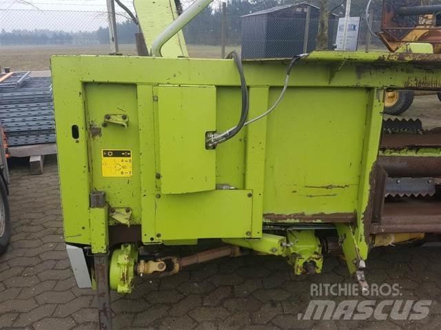 CLAAS 6218 8R Mašine za stočnu hranu sa sopstvenim pogonom