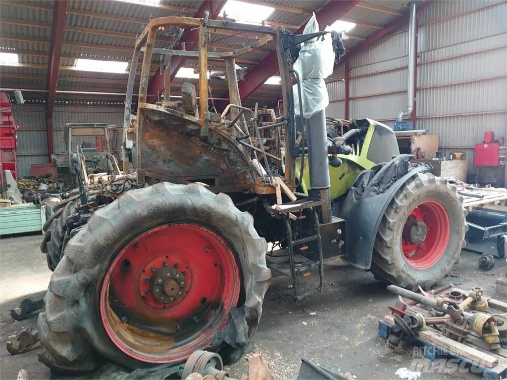 CLAAS Axion 840 Traktori