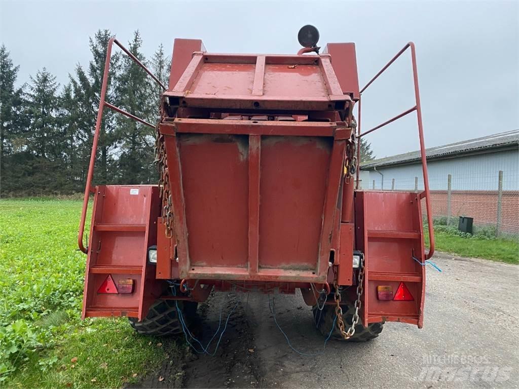 Hesston 4700 Prese/balirke za četvrtaste bale