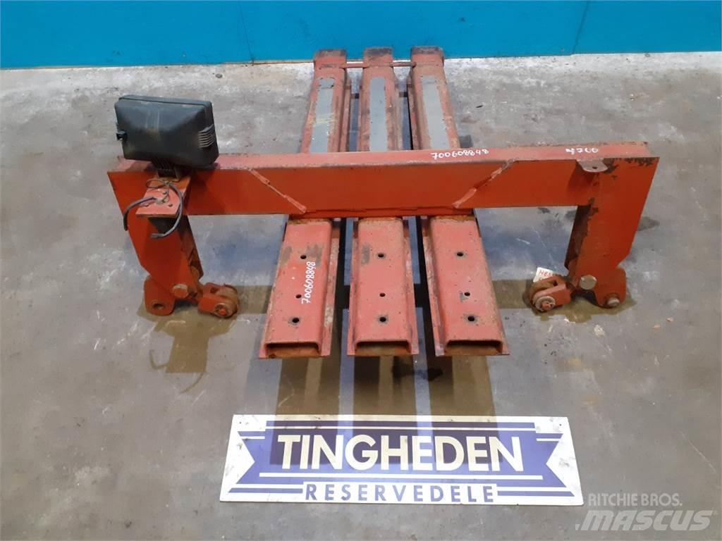 Hesston 4700 Pritege za bale